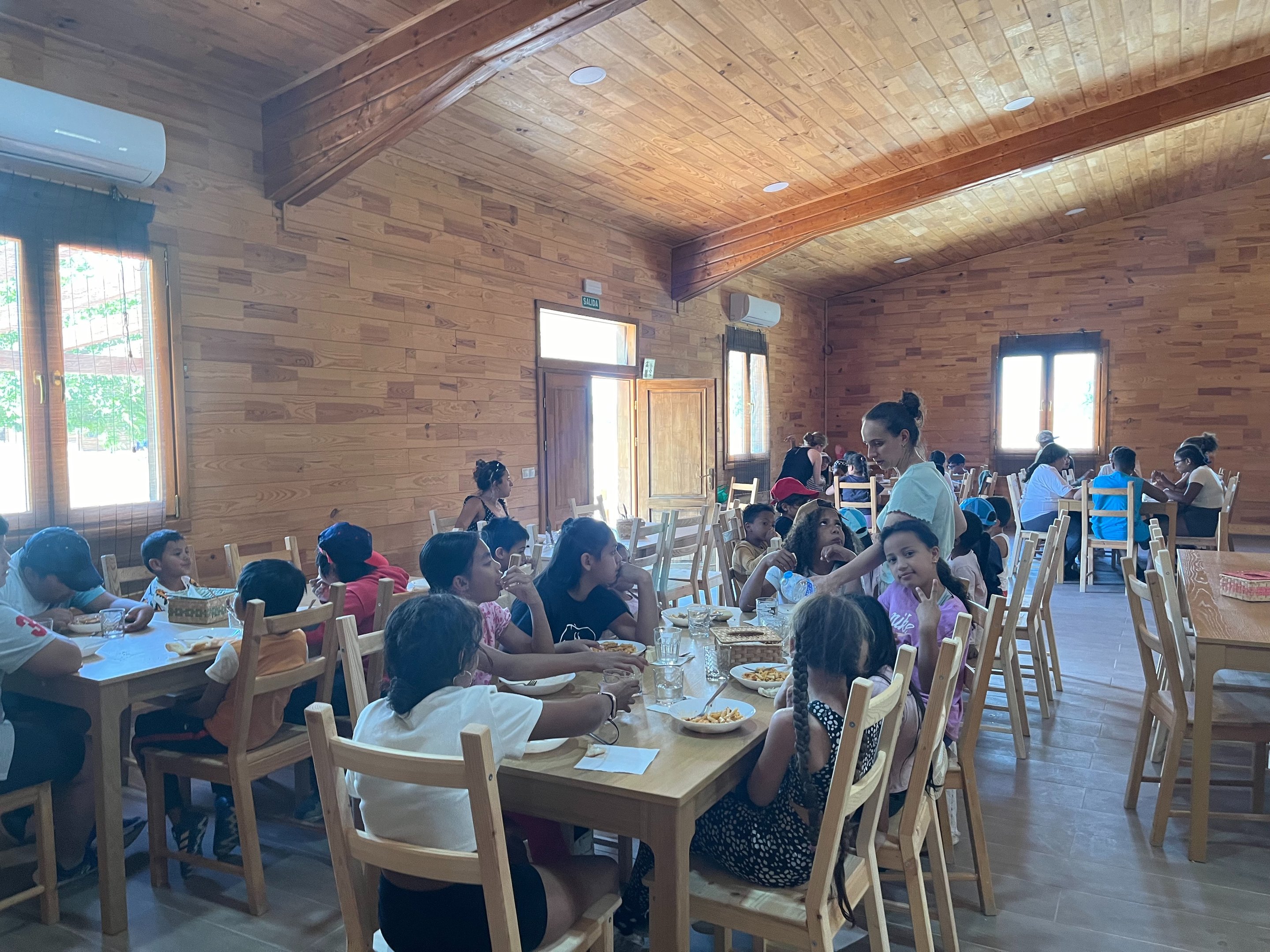 Comedor casero y convivencia con monitores
